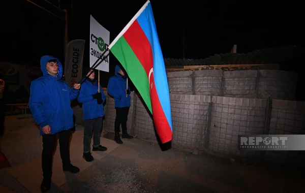 Акция протеста на дороге Ханкенди - Лачын продолжается и в вечерние часы - ФОТО