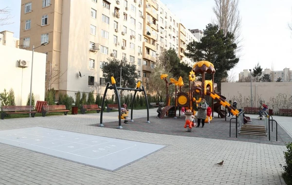 Leyla Əliyeva Bakıda “Bizim həyət” layihəsi çərçivəsində növbəti həyətin açılışında iştirak edib - FOTO