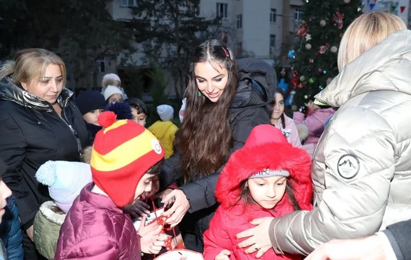 Leyla Əliyeva Bakıda “Bizim həyət” layihəsi çərçivəsində növbəti həyətin açılışında iştirak edib - FOTO