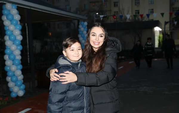Leyla Əliyeva Bakıda “Bizim həyət” layihəsi çərçivəsində növbəti həyətin açılışında iştirak edib - FOTO