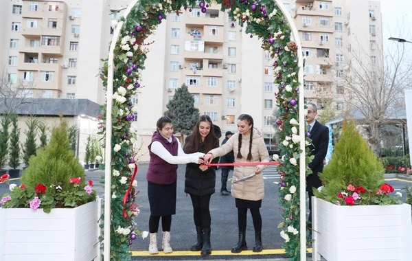 Leyla Əliyeva Bakıda “Bizim həyət” layihəsi çərçivəsində növbəti həyətin açılışında iştirak edib - FOTO