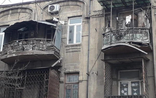 Şəhərin mərkəzində yaşayan həyatları "cəhənnəmə" çevrilən sakinlər - FOTO/VİDEO