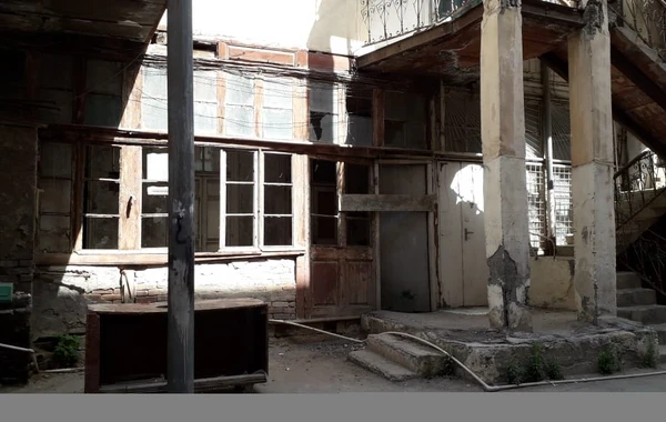 Şəhərin mərkəzində yaşayan həyatları "cəhənnəmə" çevrilən sakinlər - FOTO/VİDEO