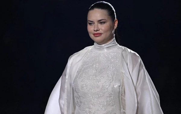 Adriana Lima görünüşü ilə ŞOKA SALDI - "Sumo" güləşçisinə bənzətdilər - FOTO