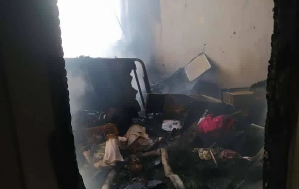Bakıda 16 mərtəbəli yaşayış binasında yanğın olub - FOTO/VİDEO