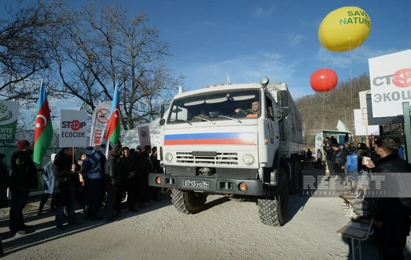 Sülhməramlıların avtomobilləri Xankəndi yolunda maneəsiz hərəkət edirlər - YENİLƏNİB - FOTO