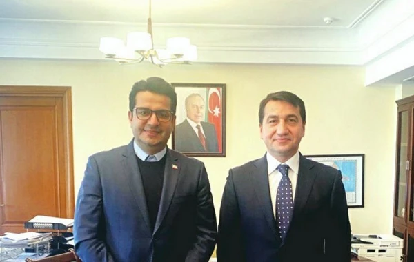 Hikmət Hacıyev İranın Azərbaycandakı səfiri ilə görüşüb