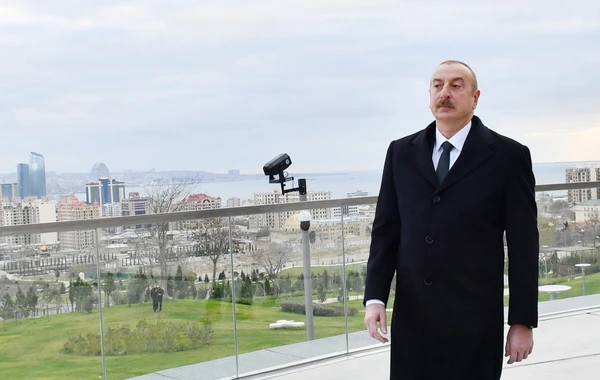 İlham Əliyev Bakıda Mərkəzi Parkın ikinci hissəsinin açılışında iştirak edib - YENİLƏNİB - FOTO