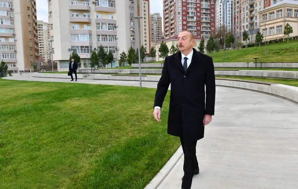 İlham Əliyev Bakıda Mərkəzi Parkın ikinci hissəsinin açılışında iştirak edib - YENİLƏNİB - FOTO