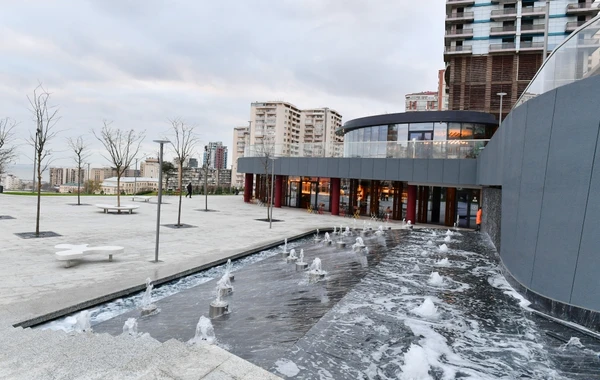 İlham Əliyev Bakıda Mərkəzi Parkın ikinci hissəsinin açılışında iştirak edib - YENİLƏNİB - FOTO