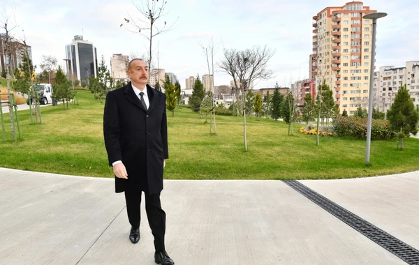 İlham Əliyev Bakıda Mərkəzi Parkın ikinci hissəsinin açılışında iştirak edib - YENİLƏNİB - FOTO