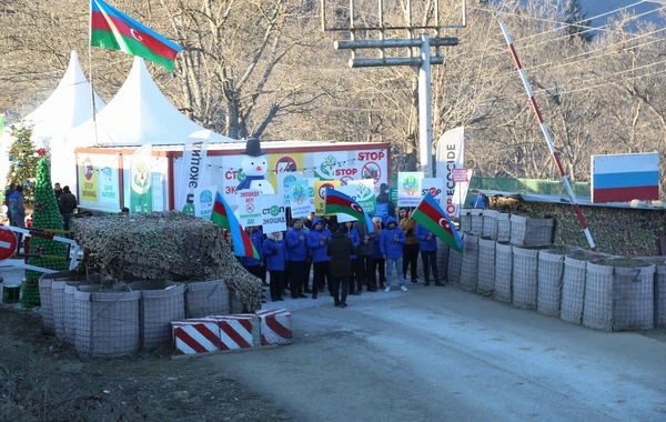 По дороге Ханкенди - Лачын беспрепятственно проехали автомобили миротворцев - ОБНОВЛЕНО + ВИДЕО