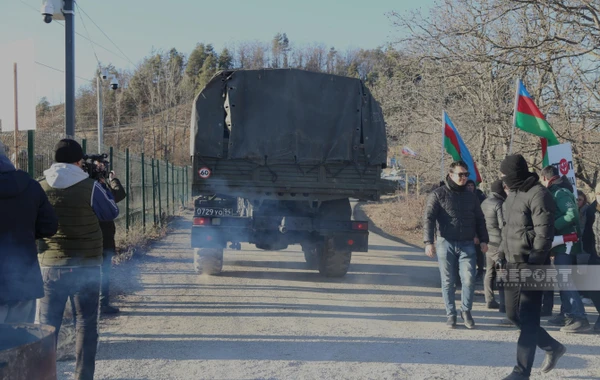 По дороге Ханкенди - Лачын беспрепятственно проехали автомобили миротворцев - ОБНОВЛЕНО + ВИДЕО