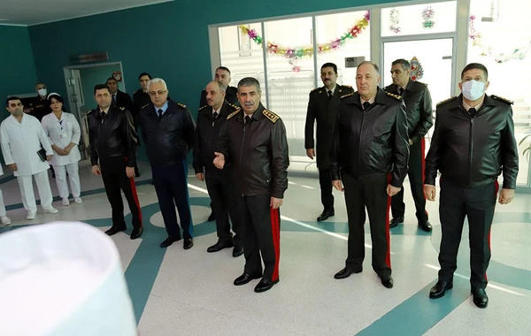 Zakir Həsənov hospitalda müalicə olunan hərbçilərlə görüşüb - FOTO/VİDEO