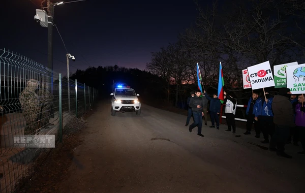Несколько автомобилей российских миротворцев беспрепятственно проехали из Лачына в Ханкенди