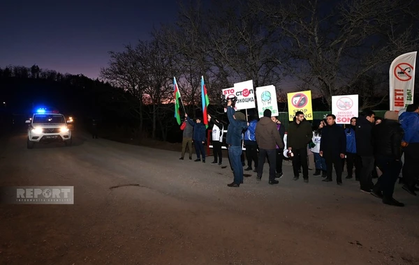 Несколько автомобилей российских миротворцев беспрепятственно проехали из Лачына в Ханкенди