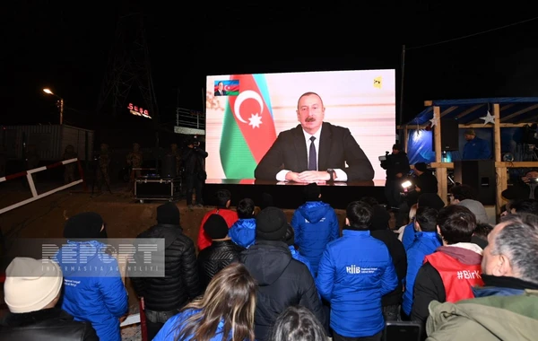 Prezidentin dünya azərbaycanlılarına müraciətini izləmək üçün Xankəndi-Laçın yolunda aksiyaçılara şərait yaradılıb - FOTO/VİDEO