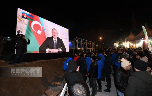 Prezidentin dünya azərbaycanlılarına müraciətini izləmək üçün Xankəndi-Laçın yolunda aksiyaçılara şərait yaradılıb - FOTO/VİDEO