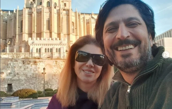 Azərbaycanlı aparıcı Yeni ili həyat yoldaşı ilə Avropada qarşıladı - FOTO/VİDEO