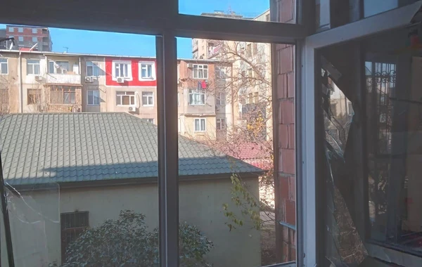 Bakıda yaşayış binasında PARTLAYIŞ: Xəsarət alanlar var - FOTO/VİDEO