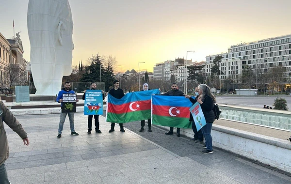 Azərbaycanlılar Madriddə erməni ekoterroruna etiraz ediblər - FOTO