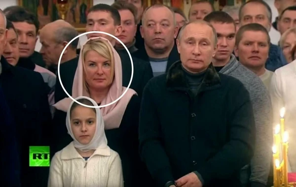 Putinin arxasında dayanan bu qadın kimdir? - FOTO/VİDEO