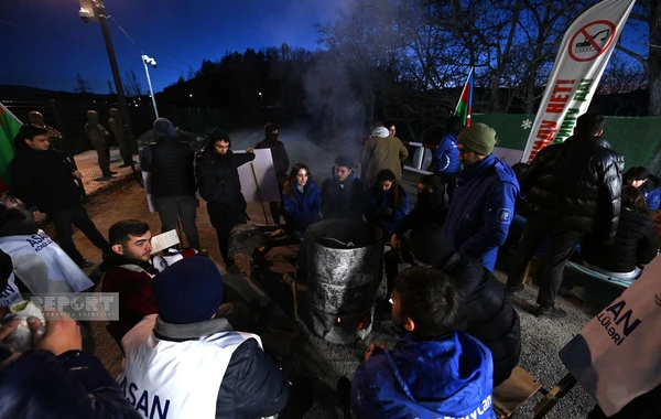 Акция протеста на дороге Ханкенди-Лачын продолжается и в вечерние часы - ФОТО