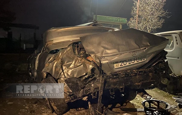 Kürdəmirdə avtomobil yoldan çıxaraq aşıb, xəsarət alan var - FOTO