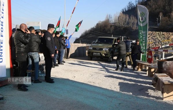 Xankəndi-Laçın yolunda sülhməramlıların avtomobillərinin hərəkətinə növbəti dəfə şərait yaradılıb - FOTO