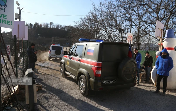 На дороге Ханкенди - Лачын созданы условия для проезда 5 автомобилей миротворцев - ОБНОВЛЕНО + ФОТО