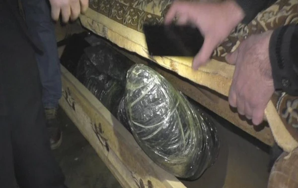 Narkotik satan əmioğlular TUTULDULAR - FOTO/VİDEO