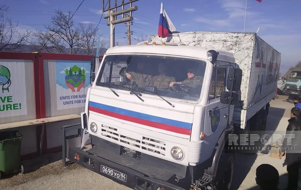 Автомобили миротворцев беспрепятственно движутся по дороге Ханкенди - Лачын - ОБНОВЛЕНО + ФОТО