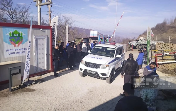 Автомобили миротворцев беспрепятственно движутся по дороге Ханкенди - Лачын - ОБНОВЛЕНО + ФОТО