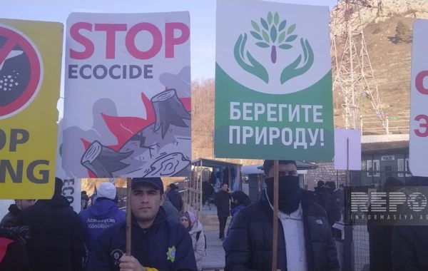 На дороге Ханкенди-Лачын продолжается акция, участники призывают к защите экологии - ФОТО
