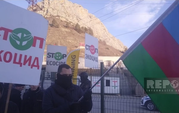 На дороге Ханкенди-Лачын продолжается акция, участники призывают к защите экологии - ФОТО