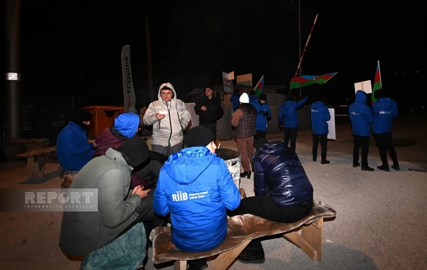 Havanın soyuq olmasına baxmayaraq, Xankəndi-Laçın yolunda aksiya davam edir