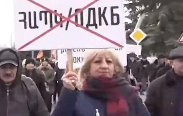 Ermənistanda Rusiya əleyhinə mitinq keçirilib - FOTO