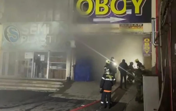 Пожар в торговом центре "Садарак" потушен - ОБНОВЛЕНО-4 + ВИДЕО