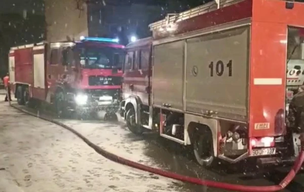 Bakıda evdə partlayış olub: Xəsarət alanlar var - FOTO/VİDEO