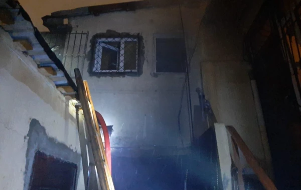 Bakıda evdə partlayış olub: Xəsarət alanlar var - FOTO/VİDEO