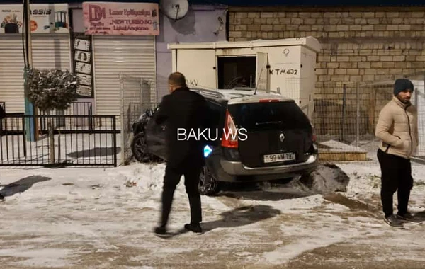 Maşın transformatora çırpıldı, vətəndaşlar narazılıq etdi - İddialara RƏSMİ CAVAB - FOTO/VİDEO