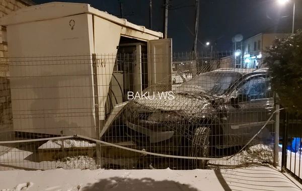 Maşın transformatora çırpıldı, vətəndaşlar narazılıq etdi - İddialara RƏSMİ CAVAB - FOTO/VİDEO