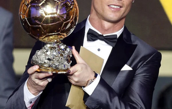 Ronaldo daha bir "Qızıl top"unu satdı - FOTO