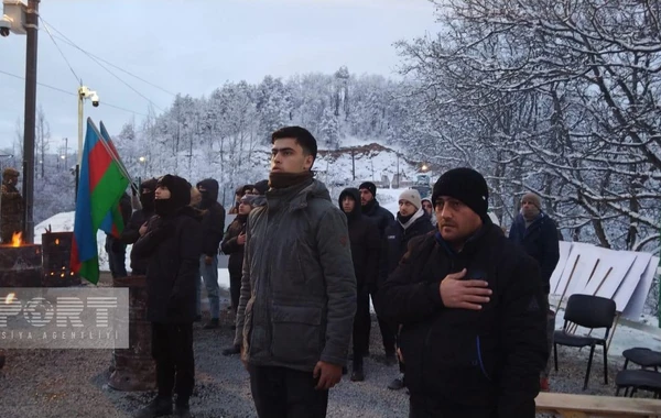 Qarın yağmasına baxmayaraq, Xankəndi-Laçın yolunda aksiya 33 gündür davam edir - FOTO