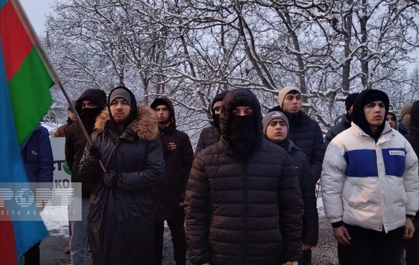 Qarın yağmasına baxmayaraq, Xankəndi-Laçın yolunda aksiya 33 gündür davam edir - FOTO