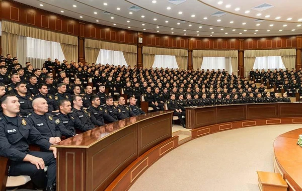 Vilayət Eyvazov polislərdən vətəndaşlarla nəzakətli davranmağı tələb edib