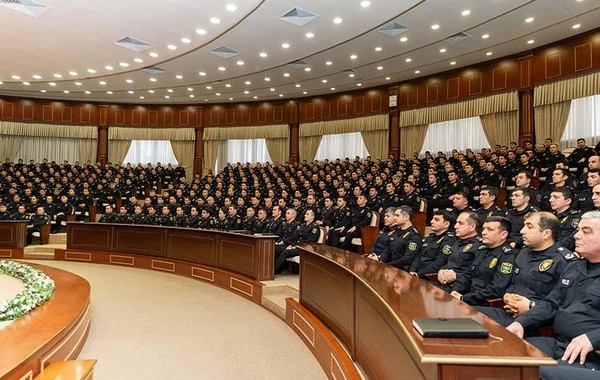 Vilayət Eyvazov polislərdən vətəndaşlarla nəzakətli davranmağı tələb edib