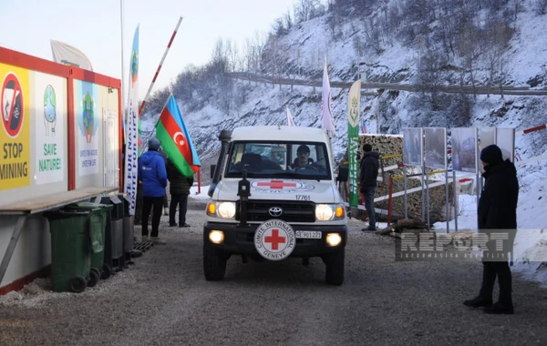 Сегодня по дороге Ханкенди-Лачын беспрепятственно проехали 19 автомобилей миротворцев - ОБНОВЛЕНО + ФОТО