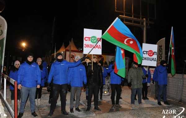 Laçın-Xankəndi yolu: dinc aksiya gecə saatlarında da davam edir - FOTO