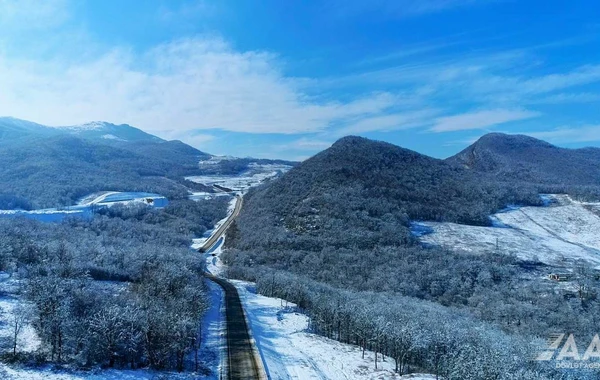 Qarlı "Zəfər Yolu"ndan görüntülər - FOTO/VİDEO